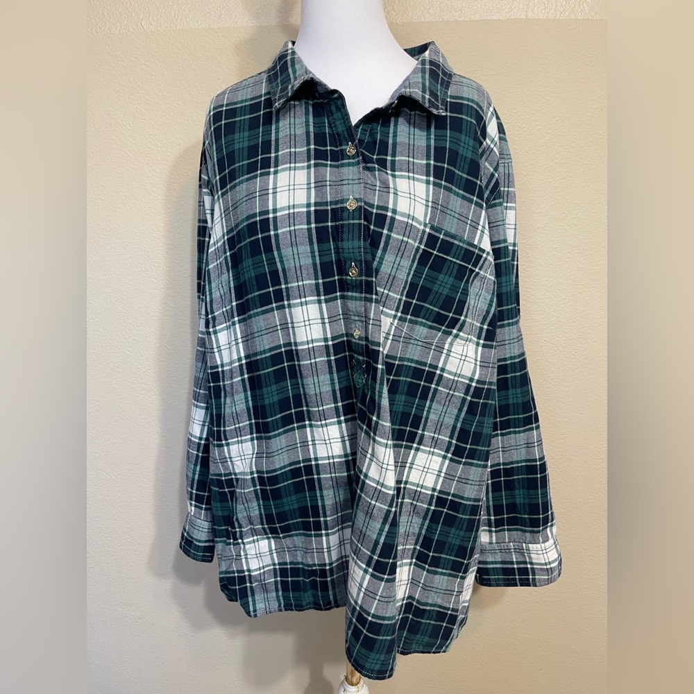 Tommy Hilfiger women’s 2X Green and White Plaid flannel pullover Shirt